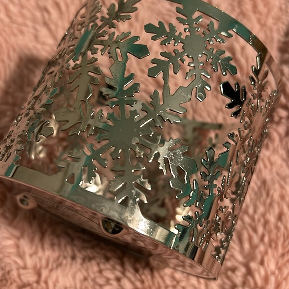 Bath and Body Works Silver Snowflake 3 Wick Candle Holder - Picture 5 of 5